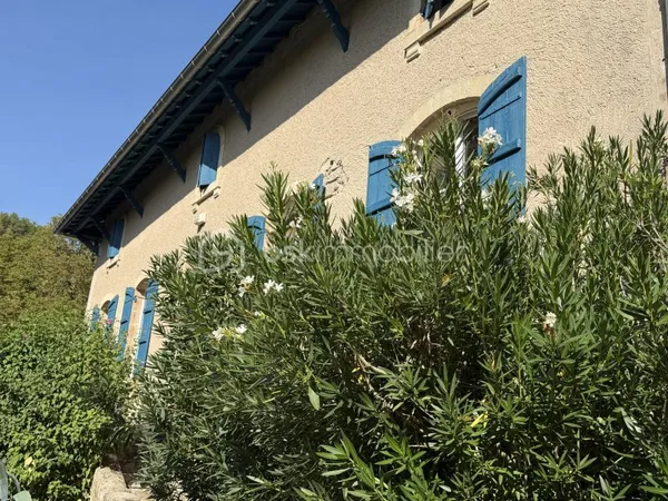 Maison 8 pièces 343 m²