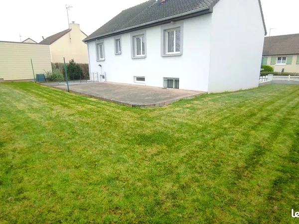 Pavillon 6 pièces de 110 m² au Bourny à Laval