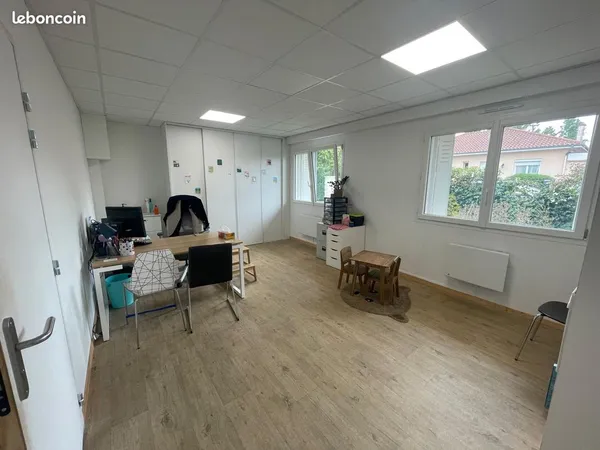 BUREAU DE 24 m² A LOUER - CABINET PLURIDISCIPLINAIRE - TARBES
