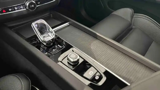 Volvo Xc60 t6 awd hybride rechargeable 253 ch+145 ch geartronic 8 — photo 17
