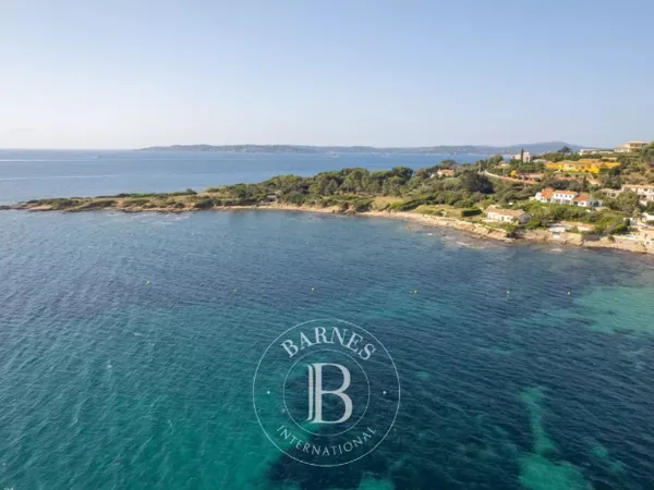 EXCLUSIVITÉ - SAINTE-MAXIME - VILLA MODERNE - 5 CH - PISCINE - V