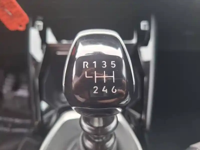 Peugeot 208 puretech 100 s&amp;s bvm6 — photo 33