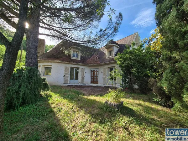 Belle Maison années 80 sur parc arboré