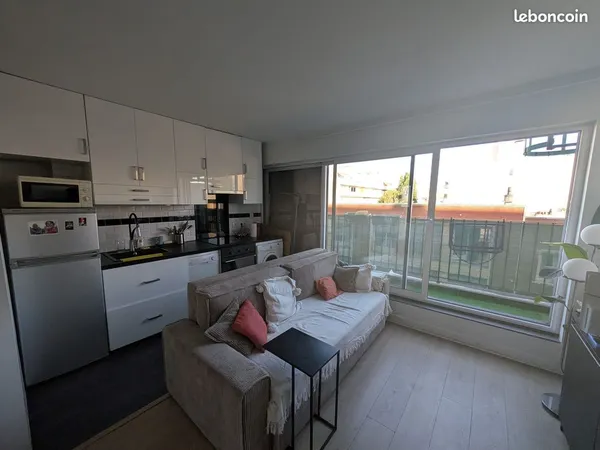 Charmant T1 bis meublé avec espace nuit séparé, balcon Sud et vue Tour Eiffel - Proche gare Bécon-le
