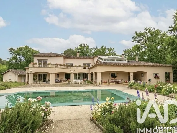 Propriété 8 pièces 370 m²