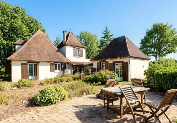 PÉRIGOURDINE RÉNOVÉE, SANS VOISINAGE, 4 362 m² DE TERRAIN CLOS