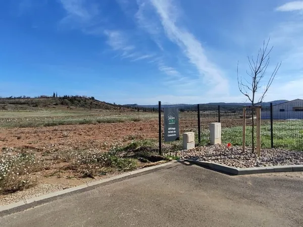 Terrain 697 m²