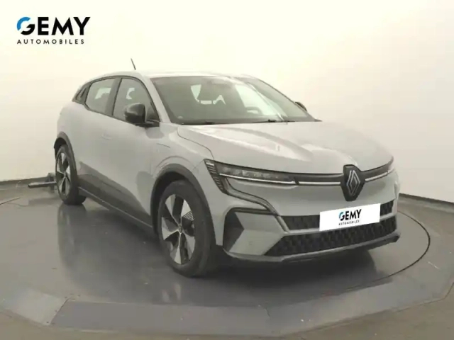 Renault Megane e-tech ev40 130ch standard charge — photo 18