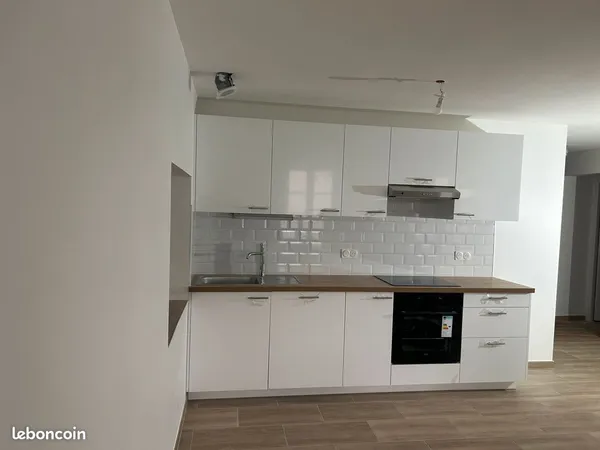 A louer bel appartement T3 rénové de 65 m² à Bidache