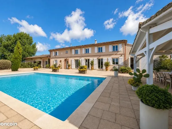 Propriété 17 pièces 550 m²