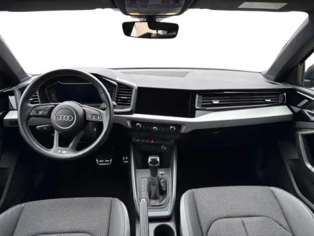 Audi A1 sportback 35 tfsi 150ch s line s tronic 7 8cv — photo 6