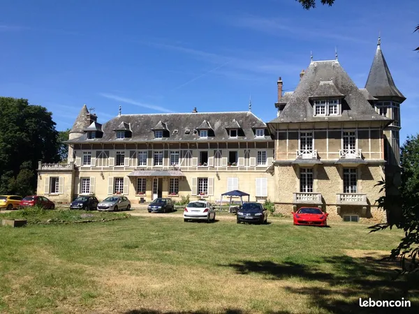 Appartement au château de 80 m2 F3 2 chambres à 25 minutes de Cergy
