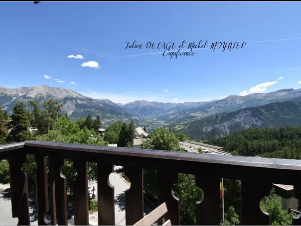 Pra Loup - Appartement plein sud avec vue panoramique, balcon, cave et casier à skis