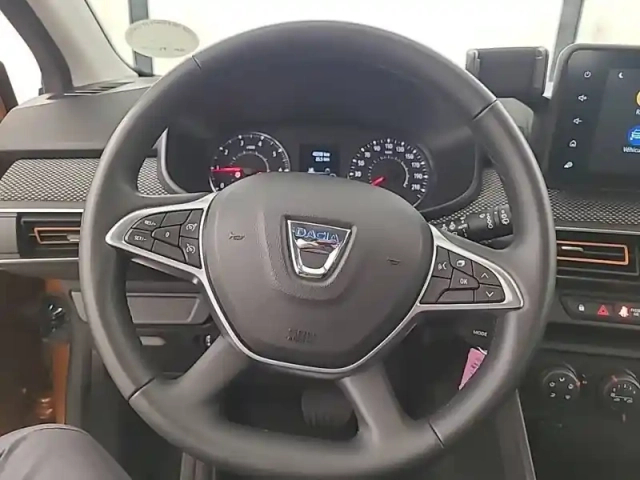 Dacia Sandero tce 90 cvt — photo 9