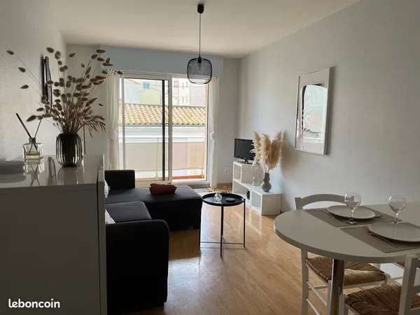 Location à l'année T2 40m, quartier Arago grande plage, parking au pied de l'immeuble