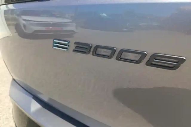 Peugeot 3008 electrique 210 ch 73 kwh — photo 39