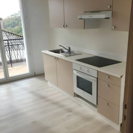 T2 traversant 45 m2 avec balcon a Rodez