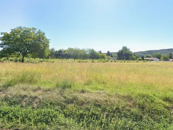 Terrain 3056 m²