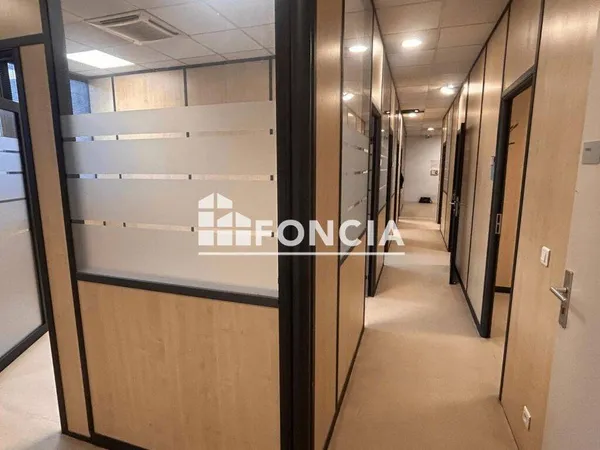 Local commercial 127 m²