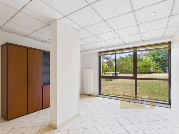 Bureaux 93 m²
