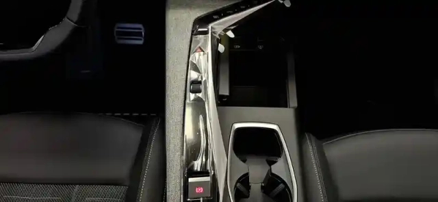 Peugeot 3008 plug-in hybrid 225 e-dcs7 — photo 20