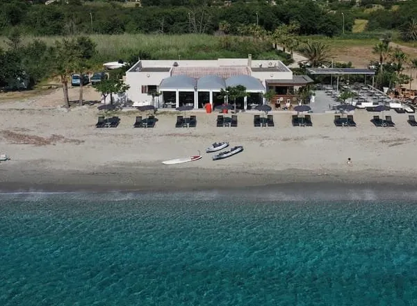Vente exceptionnelle, restaurant les pieds dans l'eau , Cap Corse