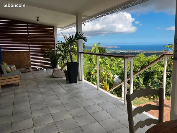 Maison avec vue dégagée + appartement indépendant- Pichette (La Possession)