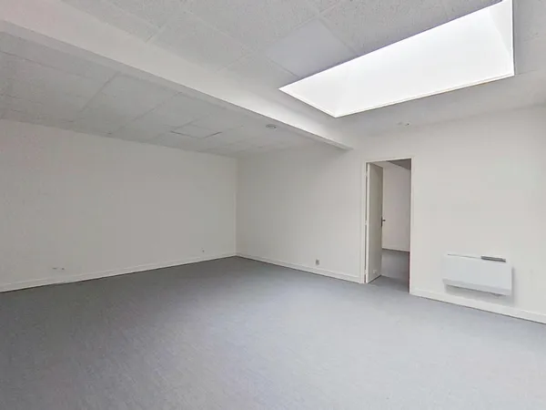 Local professionnel 90 m²