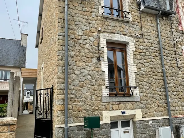À louer maison de ville 70m² jardin clos