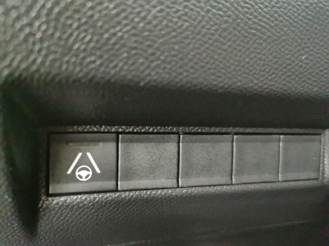 Peugeot 208 hybrid 136 e-dcs6 gt — photo 18