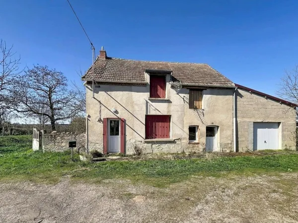 Maison individuelle avec garage et grand terrain