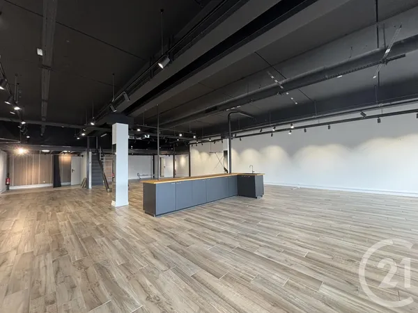 Local commercial 220 m²