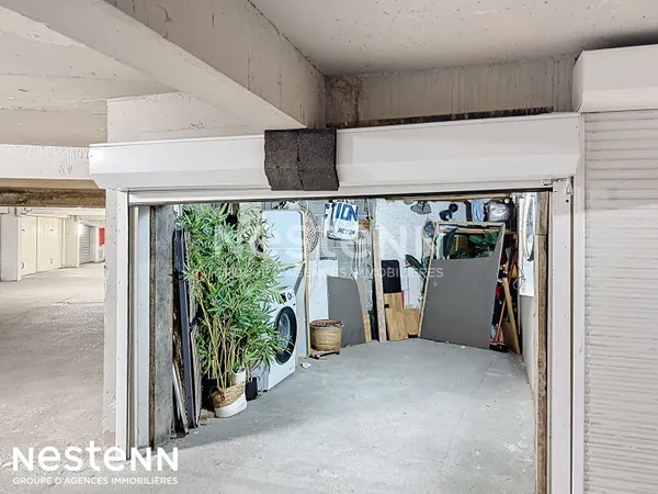 Garage souterrain de 11m² avec accès piscine dans le port de Gruissan