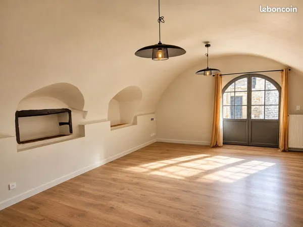 Appartement atypique 95 m² centre Saint Marcellin en Forez