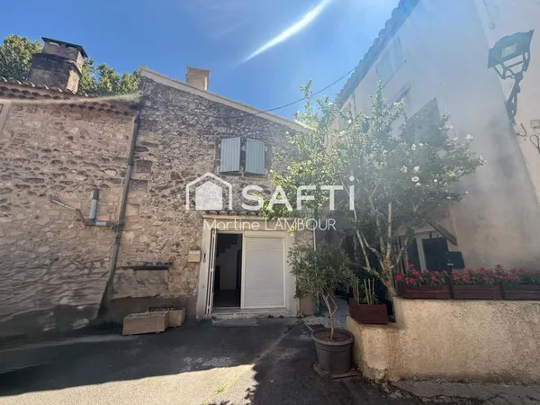 Maison de village sur 2 niveaux pierres apparentes
