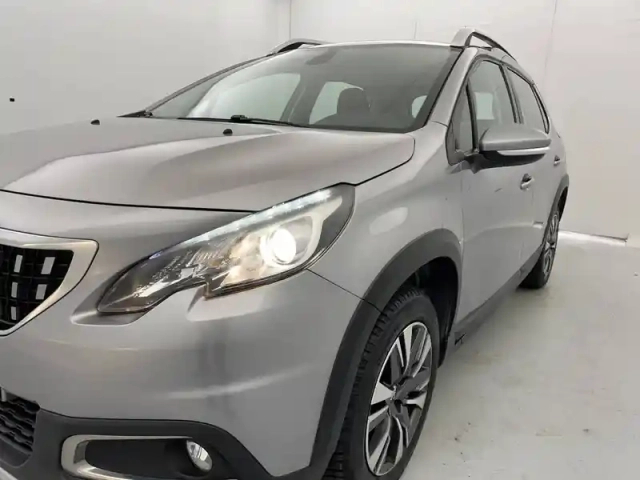 Peugeot 2008 1.2 puretech 110ch s&amp;s eat6 — photo 24