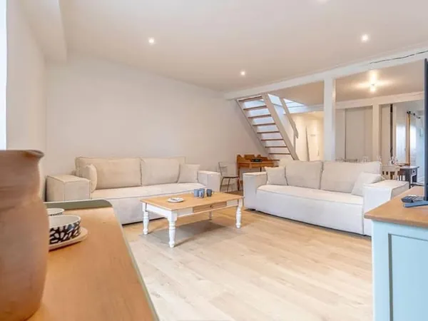 APPARTEMENT T3 EN DUPLEX de 70 M² (87,12 M² au sol), entièrement rénové. Quartier Saint-Patern VANNE