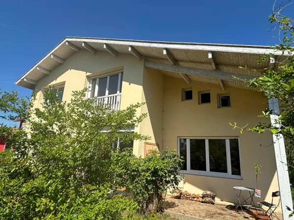 Villa d'architecte de Jean Prunetti avec terrasses , jardin et carport