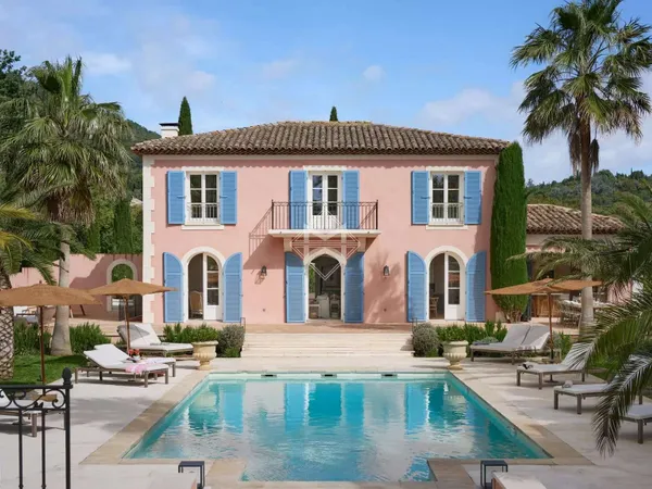 Villa 8 pièces 250 m²