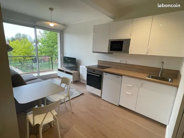Appartement studio neuf meublé avec balcon ( EDF et WIFI compris)