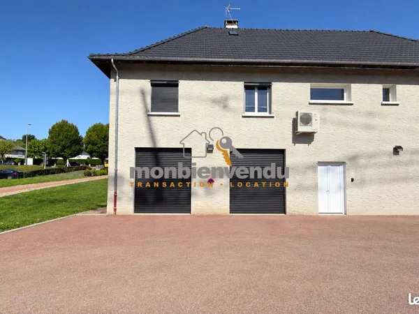 Local 103 m² Aurillac