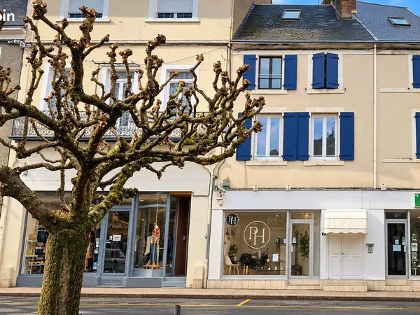 À LOUER - Local commercial 12 m² avec vitrine - Centre-ville Châteauroux