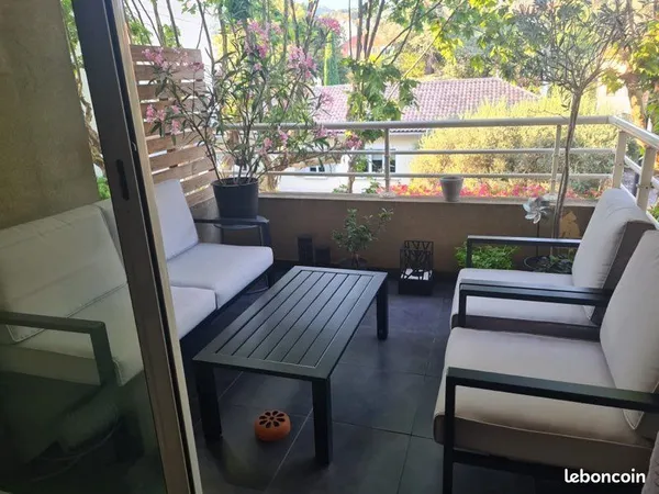 F2 Haut standing tout a pied terrasse