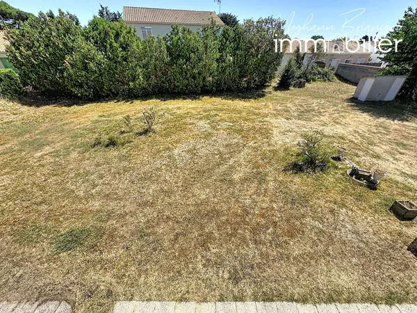 Terrain 688 m²