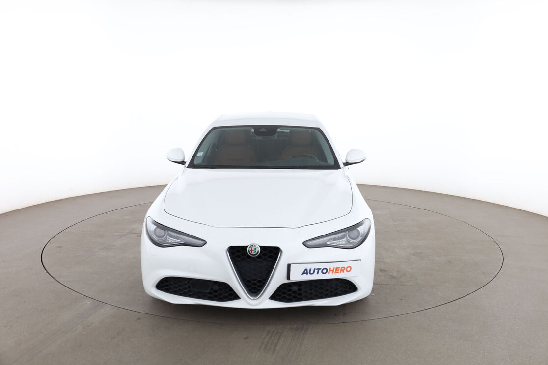 Alfa Romeo Giulia 2.2 Lusso AT8 — photo 8