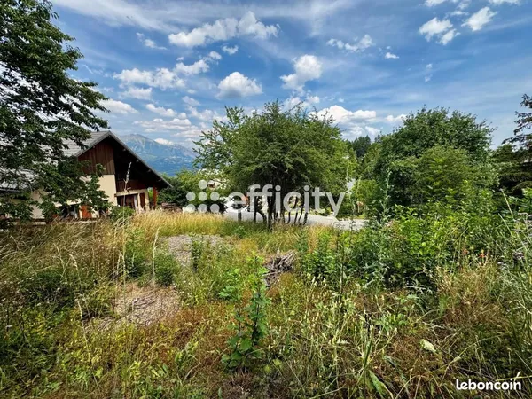 Terrain 572 m² Laye
