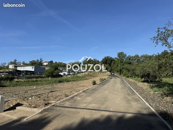 TERRAIN 735 m² ISSOIRE