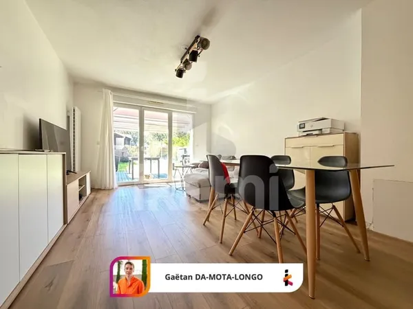 T3 de 60 m2 avec jardin et terrasse de 200 m2, 2 places de parking