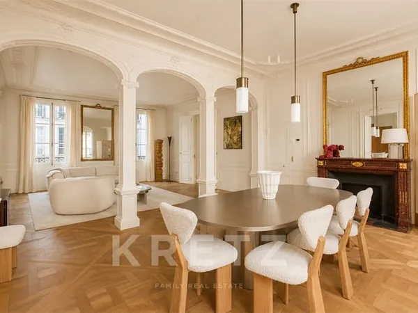 Élégant appartement traversant au coeur de Saint-Germain-des-Pré
