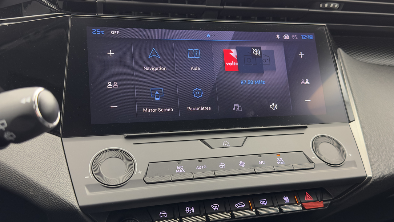 Peugeot 308 SW PHEV 180 e-EAT8 — photo 21